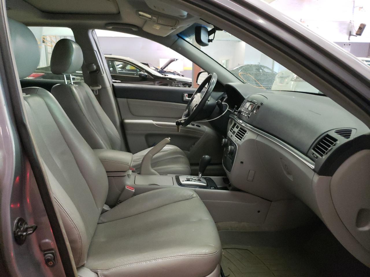 Photo 5 from auction – 2006 HYUNDAI UK with VIN 5NPEU46F66H059708
