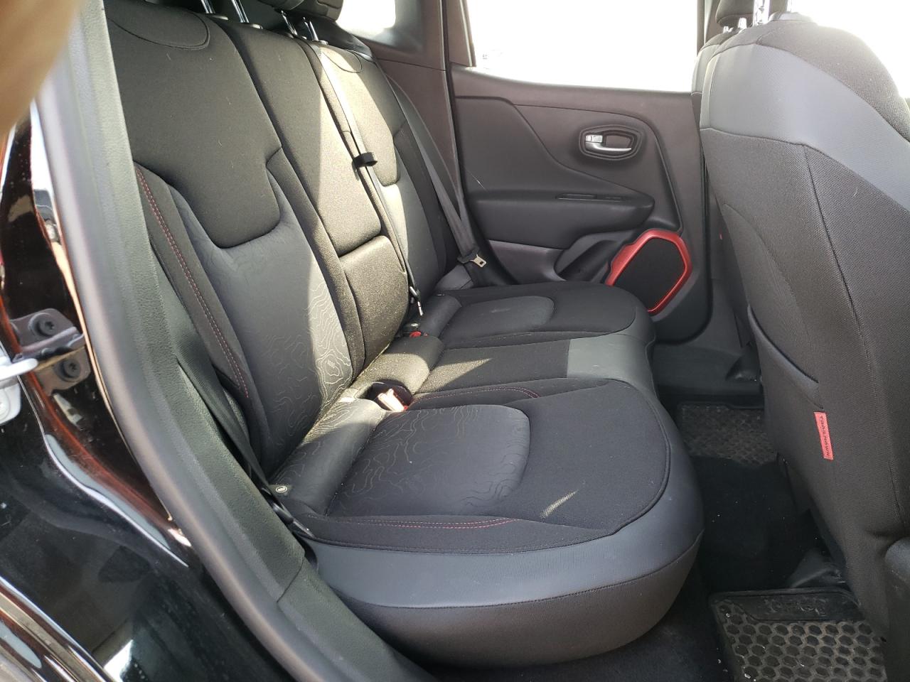 Photo 6 from auction – 2018 JEEP RENEGADE T with VIN ZACCJBCBXJPH73881