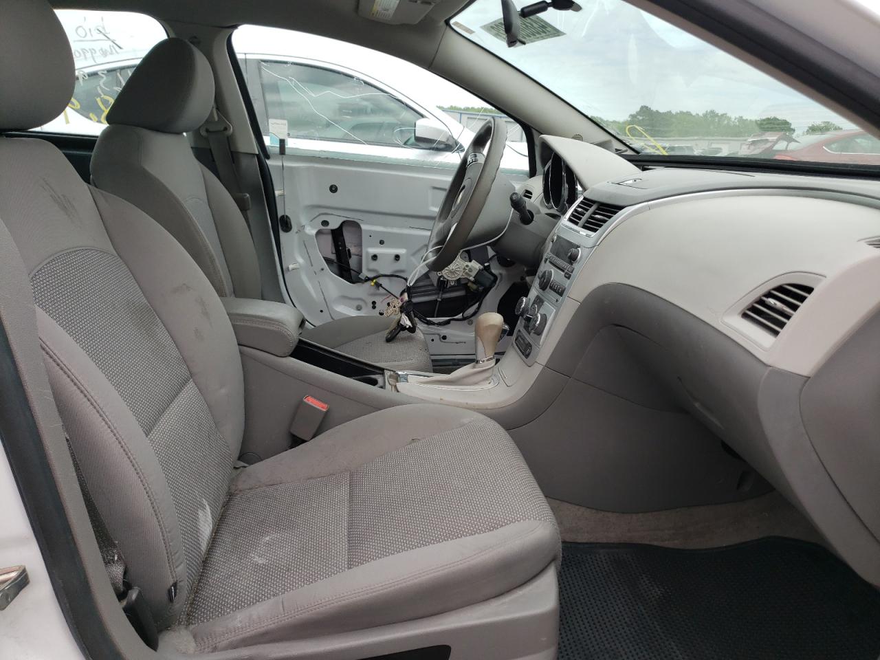 Photo 5 from auction – 2012 CHEVROLET MALIBU LS with VIN 1G1ZA5EU0CF393361