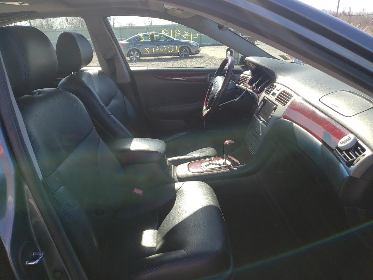Photo 5 from auction – 2005 LEXUS ES 330 with VIN JTHBA30G155068840