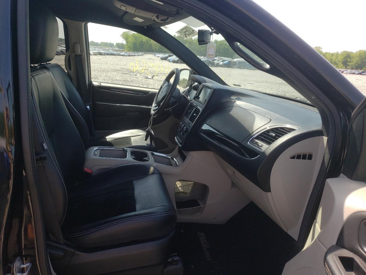 Photo 5 from auction – 2017 DODGE GRAND CARA with VIN 2C4RDGCG4HR672528