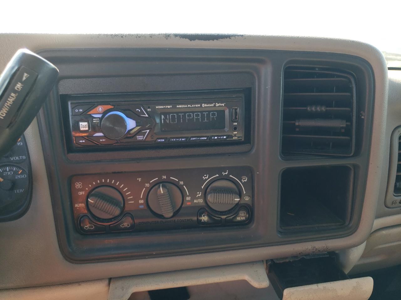 Photo 9 from auction – 2002 GMC YUKON with VIN 1GKEC13Z02R246210