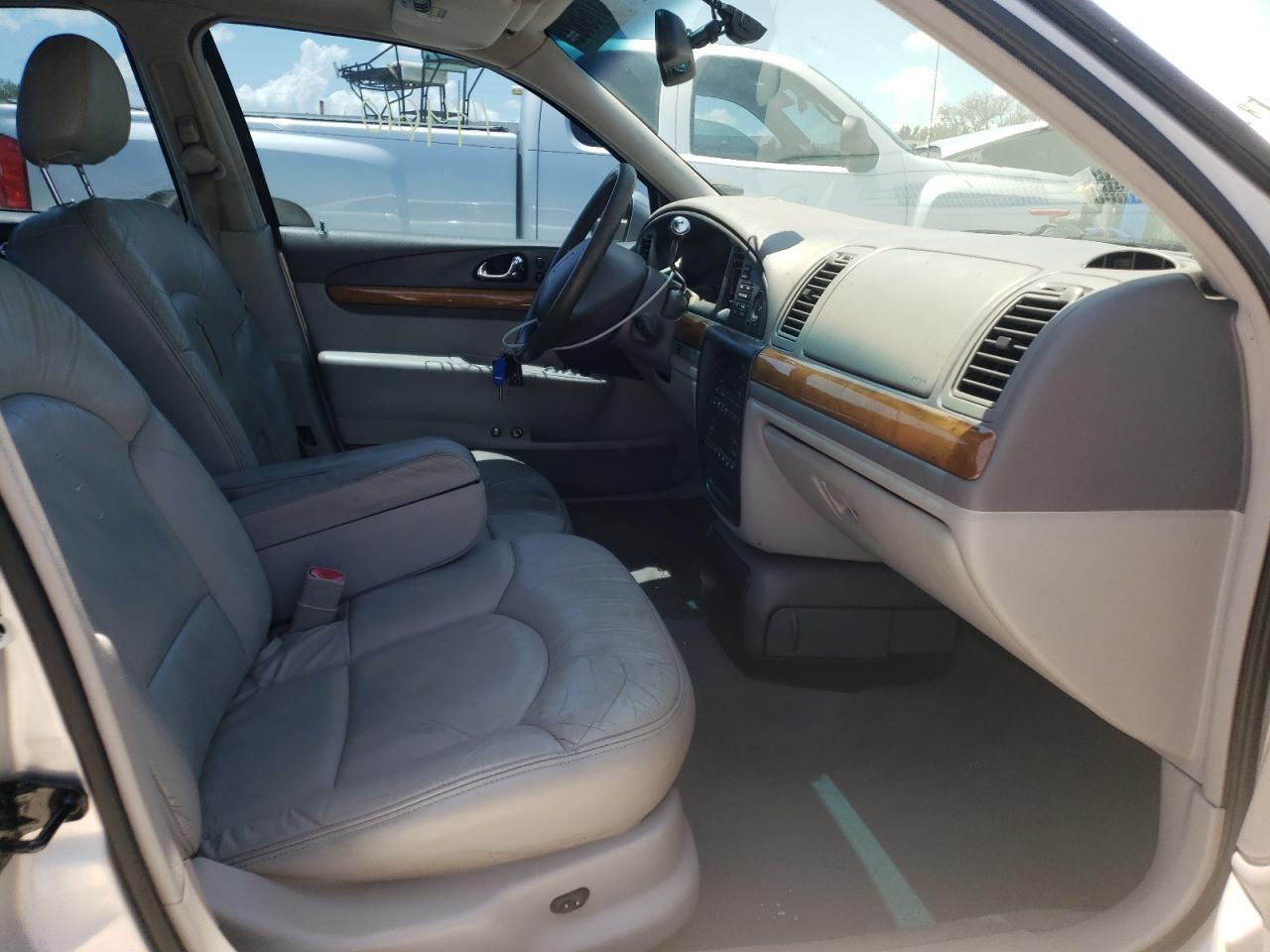 Photo 5 from auction – 2002 LINCOLN CONTINENTA with VIN 1LNHM97V92Y672524