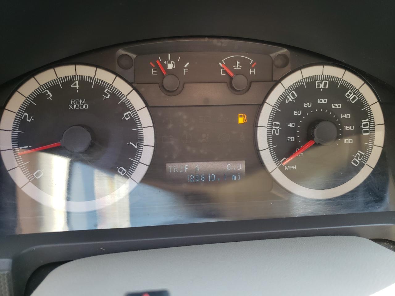 Photo 8 from auction – 2008 FORD ESCAPE XLT with VIN 1FMCU93158KC45950