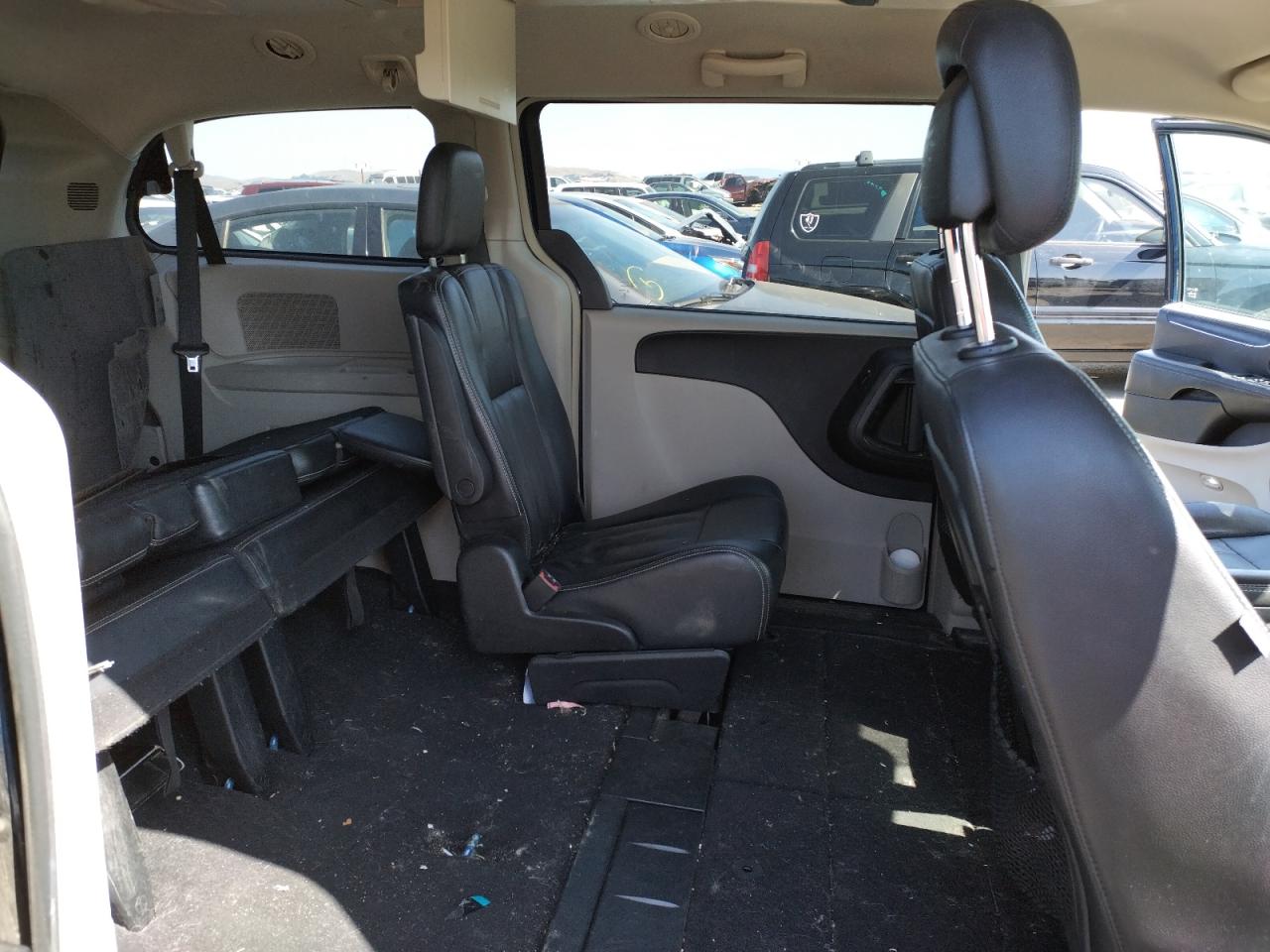 Photo 6 from auction – 2014 CHRYSLER TOWN & COU with VIN 2C4RC1BG6ER203891