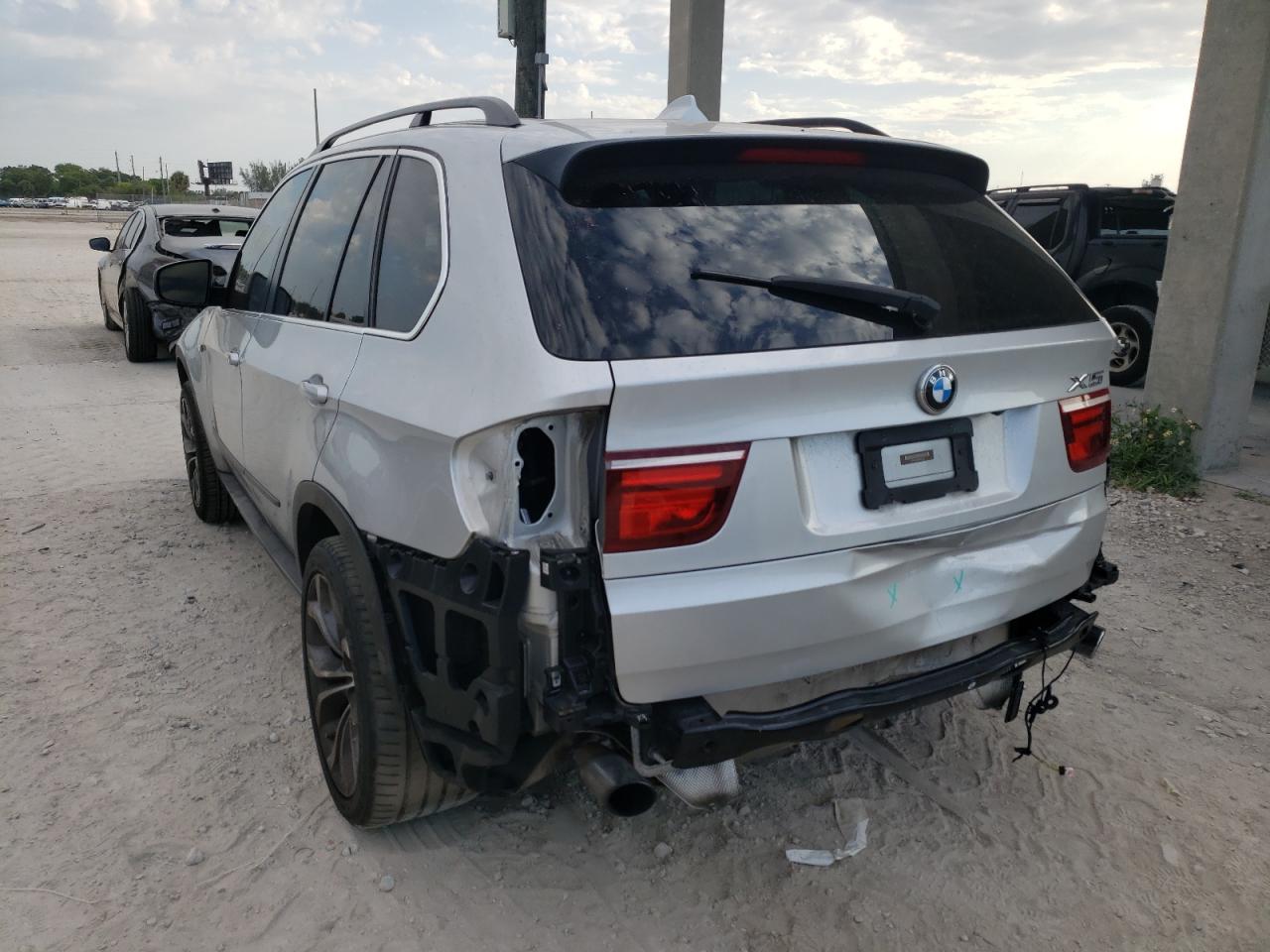 Photo 3 from auction – 2013 BMW X5 XDRIVE3 with VIN 5UXZV4C55D0B10170