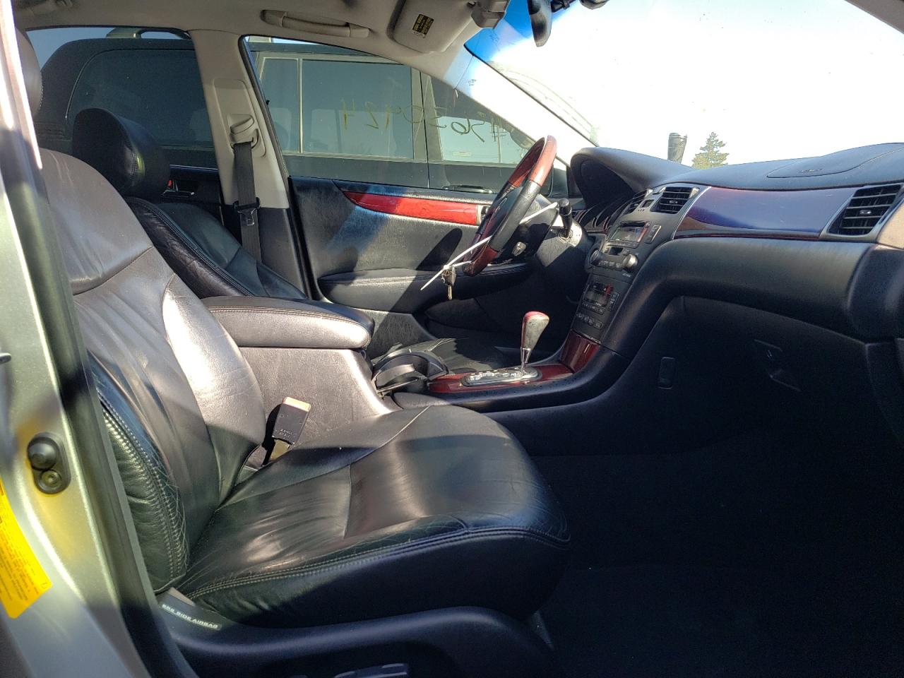 Photo 5 from auction – 2002 LEXUS ES 300 with VIN JTHBF30G120010690