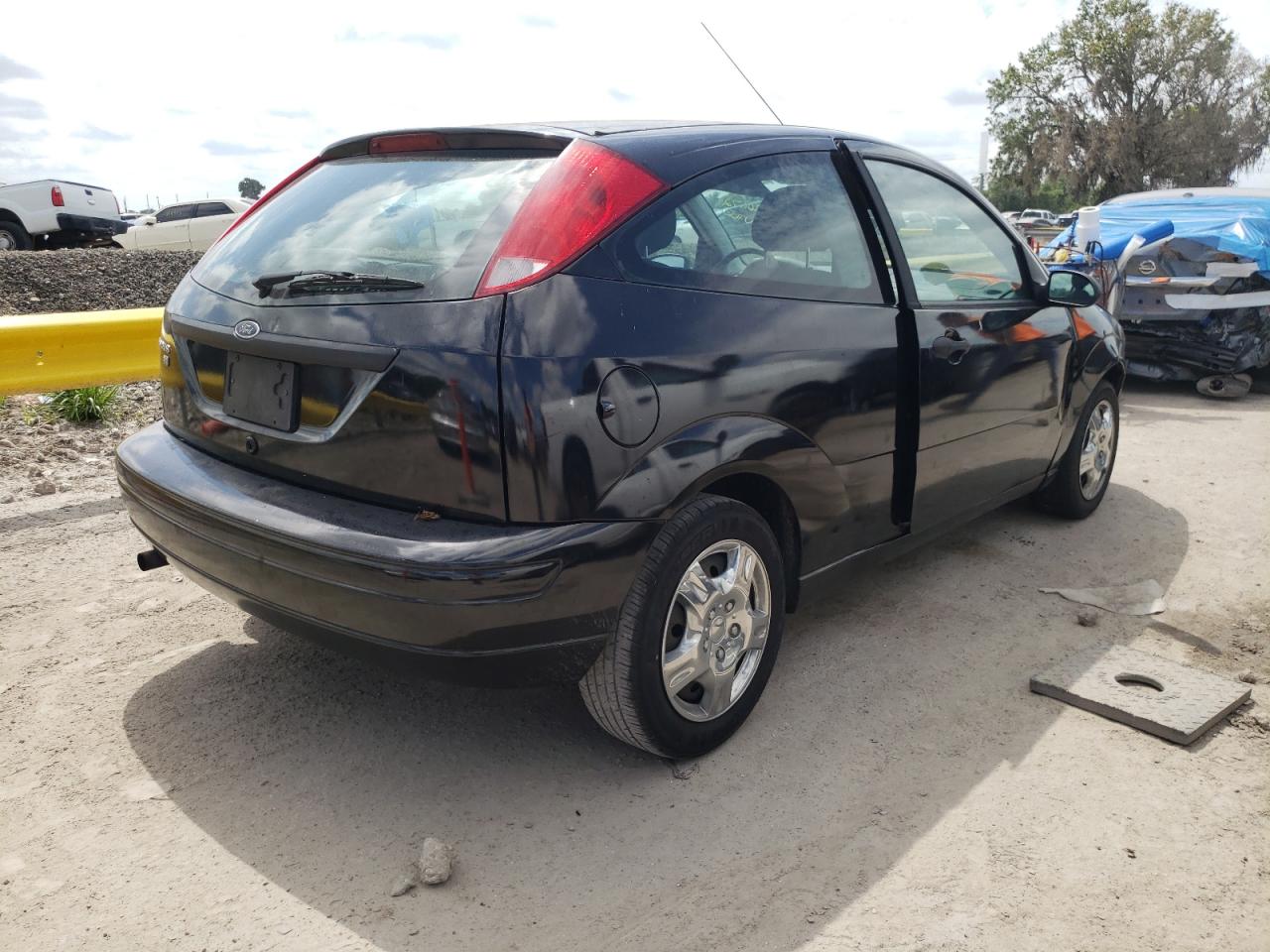 Photo 4 from auction – 2007 FORD FOCUS with VIN 1FAFP31N47W347409