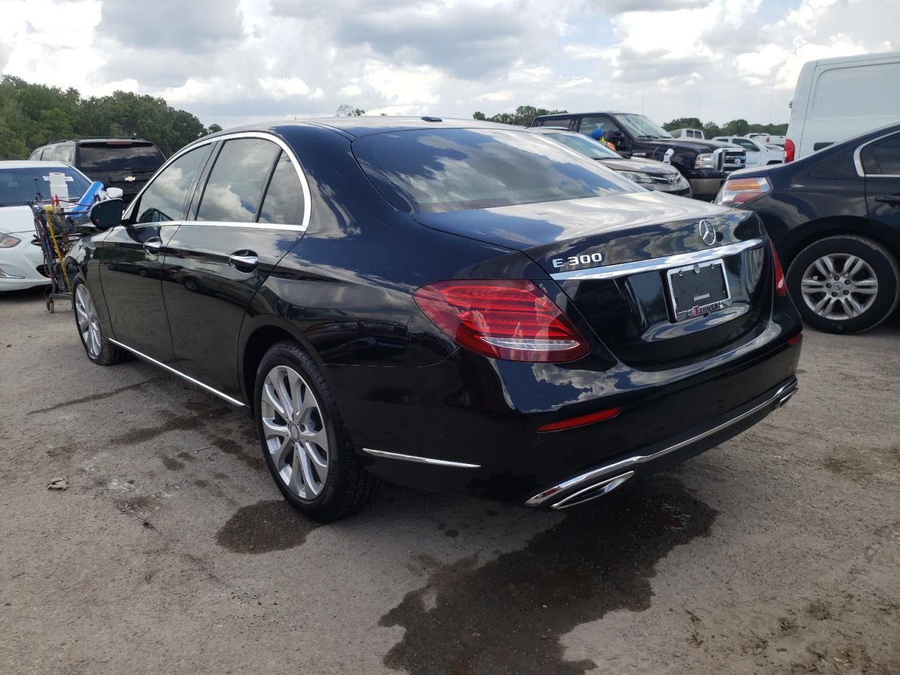 Photo 3 from auction – 2017 MERCEDES-BENZ E 300 with VIN WDDZF4JB8HA163715
