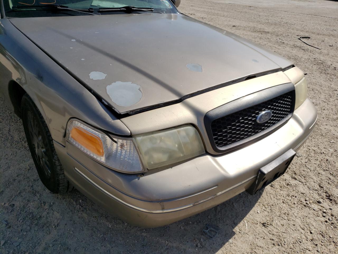 Photo 9 from auction – 2003 FORD CROWN VICT with VIN 2FAFP74W73X120693
