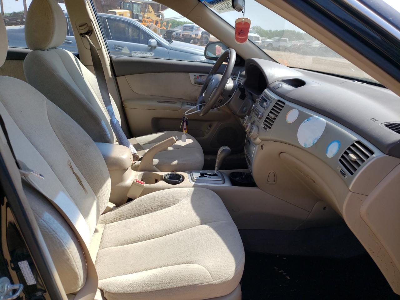 Photo 5 from auction – 2008 KIA OPTIMA LX with VIN KNAGE123085243526