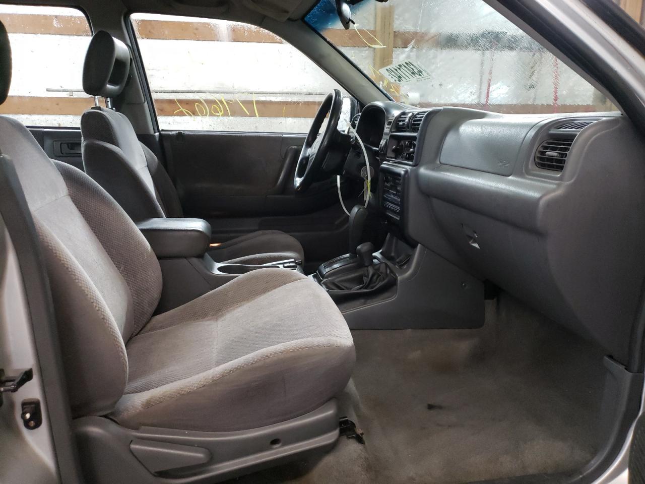 Photo 5 from auction – 1999 ISUZU RODEO S with VIN 4S2CM58W3X4372172