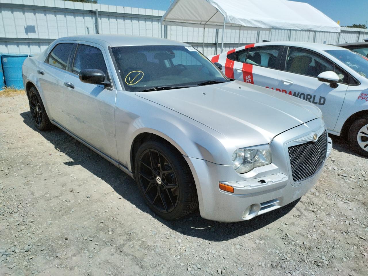 CHRYSLER 300C 2008 with VIN 2C3KA63H68H217140 - Photo from auction