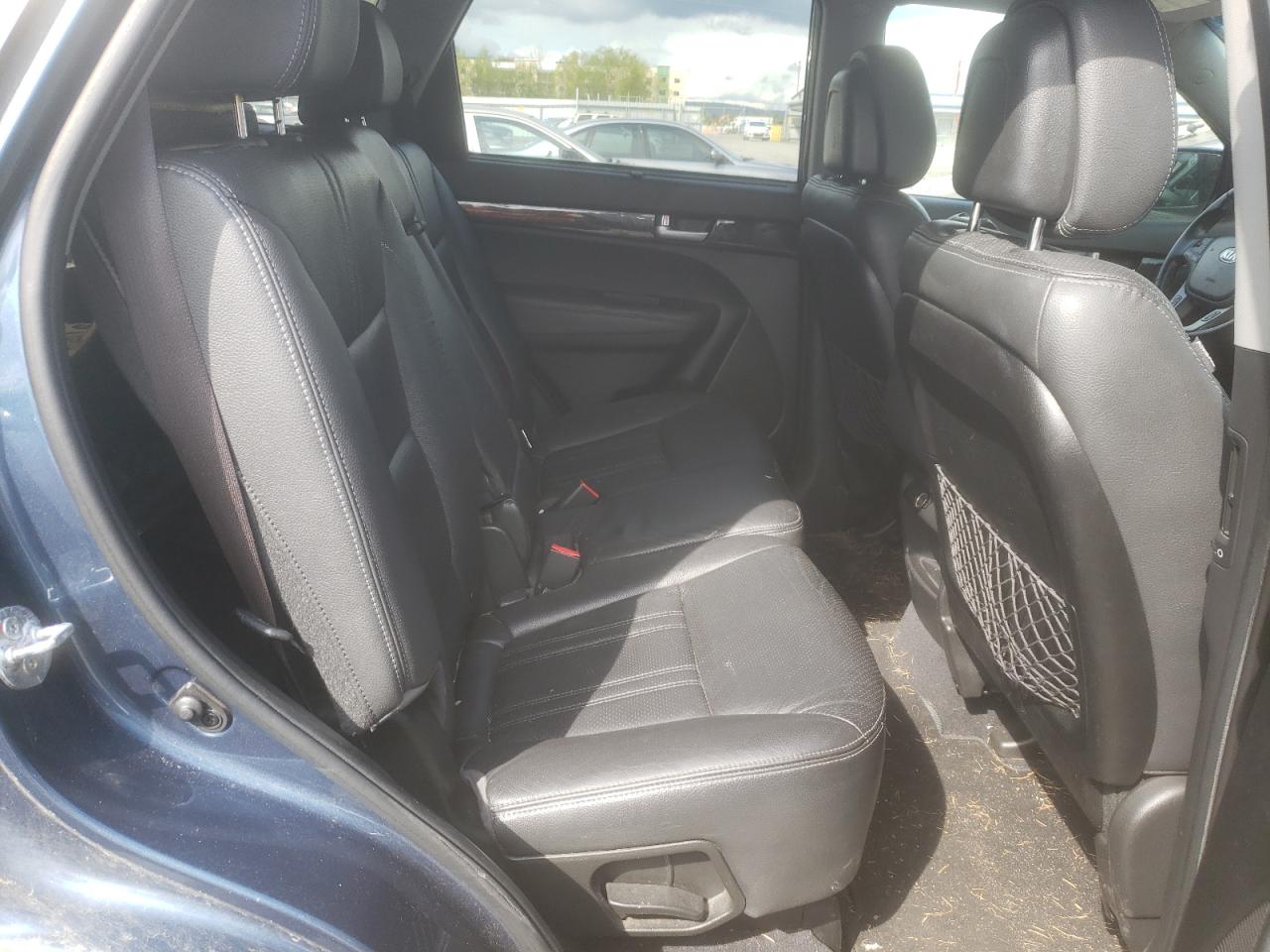 Photo 6 from auction – 2014 KIA SORENTO LX with VIN 5XYKTDA67EG442267