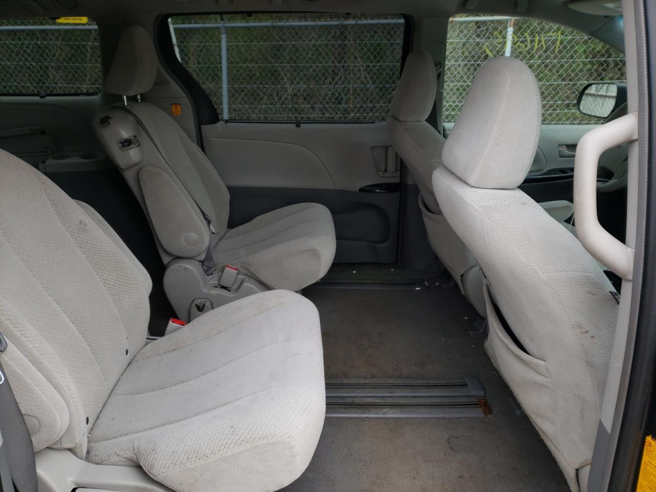 Photo 6 from auction – 2011 TOYOTA SIENNA LE with VIN 5TDKK3DC7BS065386