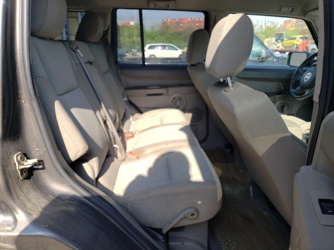 Photo 6 from auction – 2006 JEEP COMMANDER with VIN 1J8HG48N06C104154