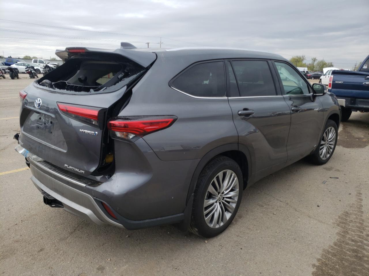 Photo 4 from auction – 2021 TOYOTA HIGHLANDER with VIN 5TDEBRCH3MS060301