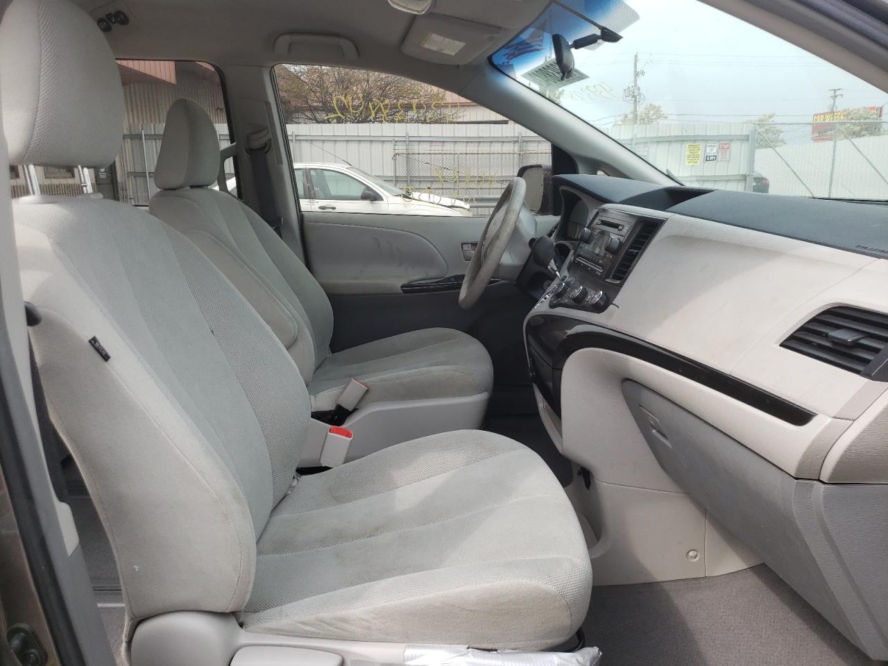 Photo 5 from auction – 2011 TOYOTA SIENNA BAS with VIN 5TDKA3DC8BS003210