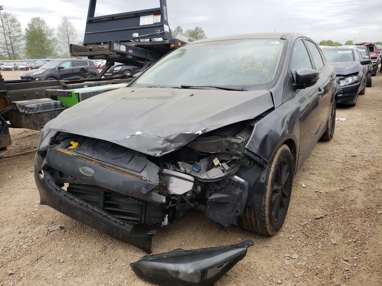 Photo 2 from auction – 2015 FORD FOCUS SE with VIN 1FADP3F2XFL385118