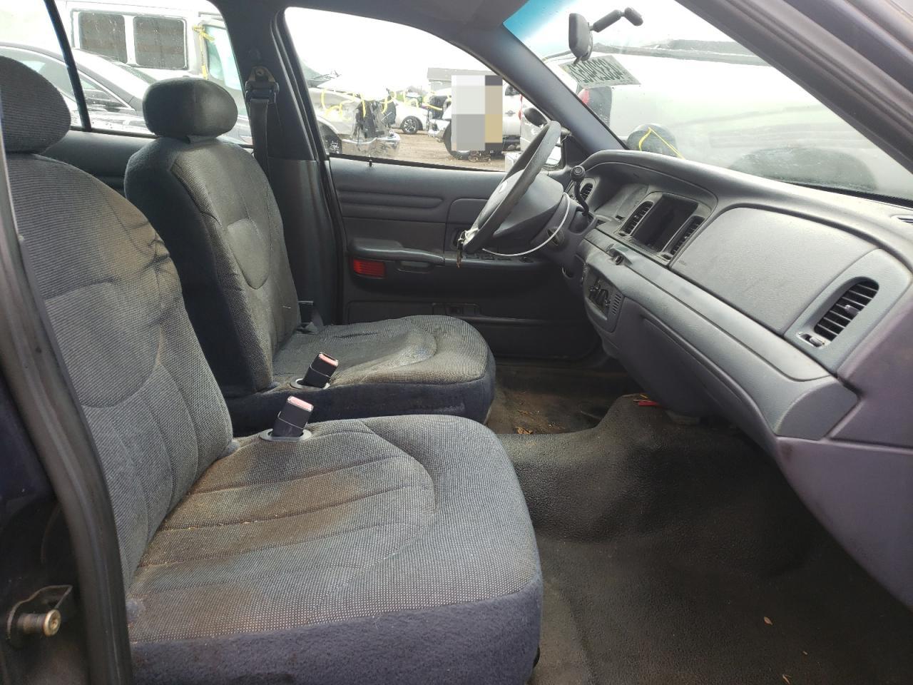 Photo 5 from auction – 2001 FORD CROWN VICT with VIN 2FAFP71W21X151321