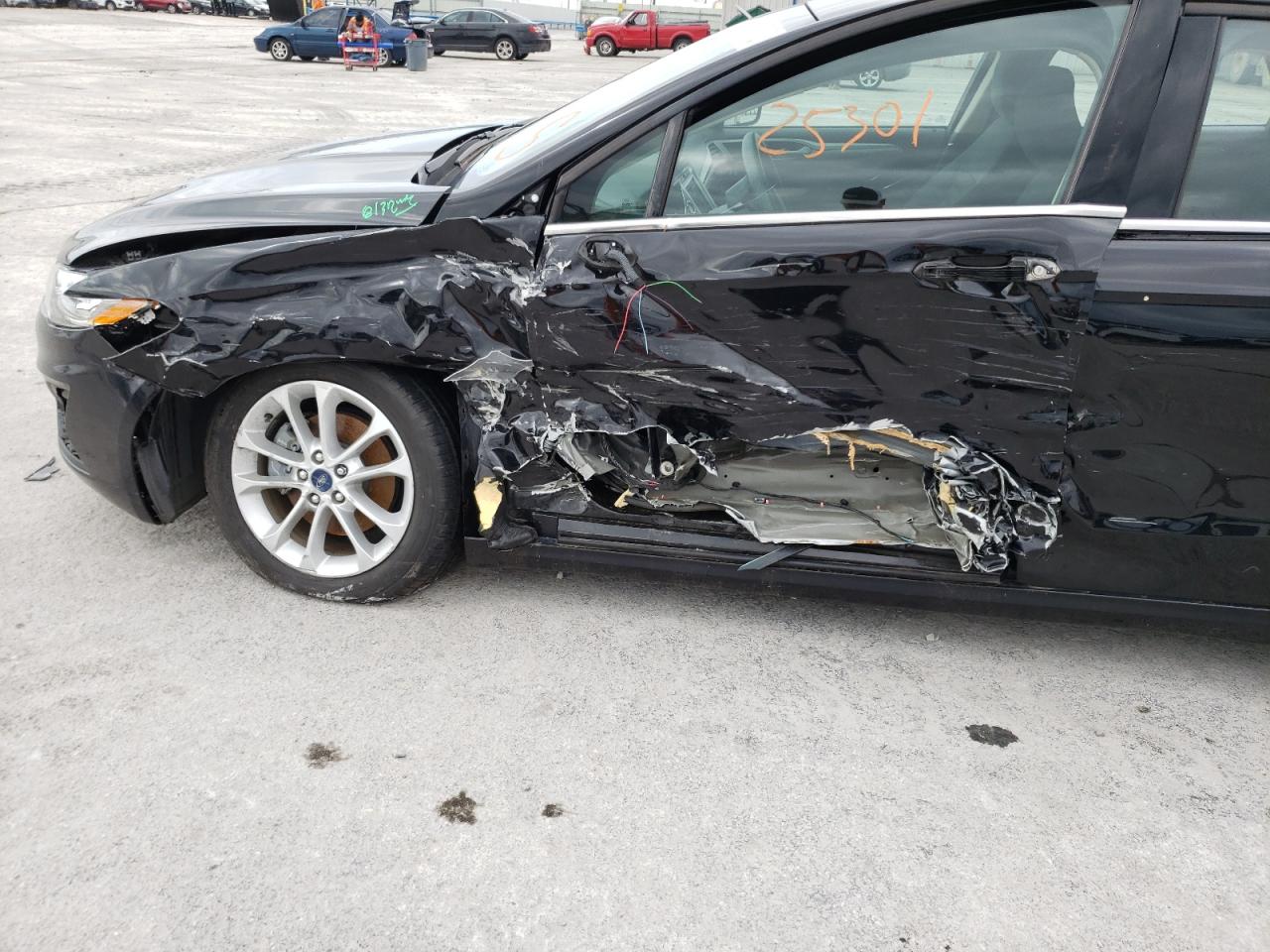 Photo 9 from auction – 2019 FORD FUSION SE with VIN 3FA6P0LU6KR193946