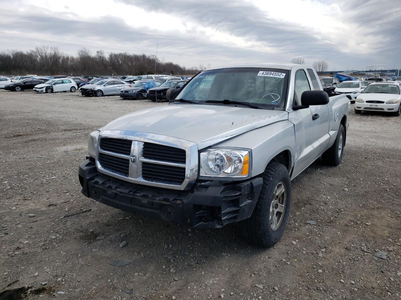 Photo 2 from auction – 2005 DODGE DAKOTA SLT with VIN 1D7HW42NX5S136767