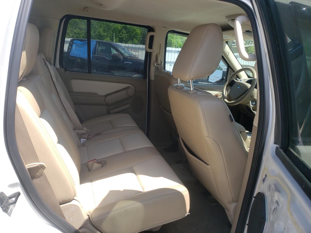 Photo 6 from auction – 2010 FORD EXPLORER E with VIN 1FMEU6EE6AUA43202