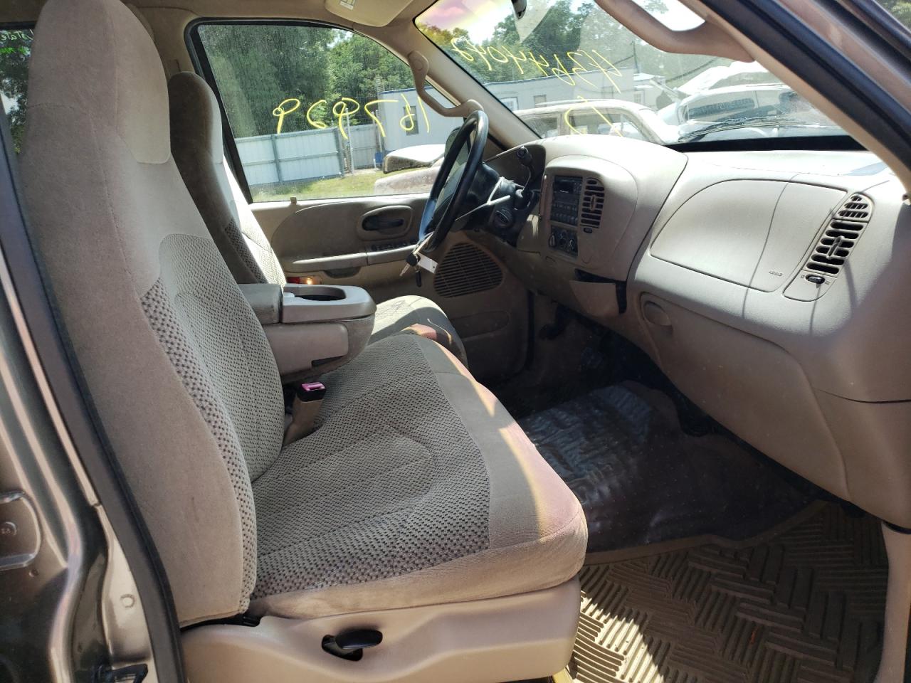 Photo 5 from auction – 2001 FORD F150 SUPER with VIN 1FTRW07W11KD74512