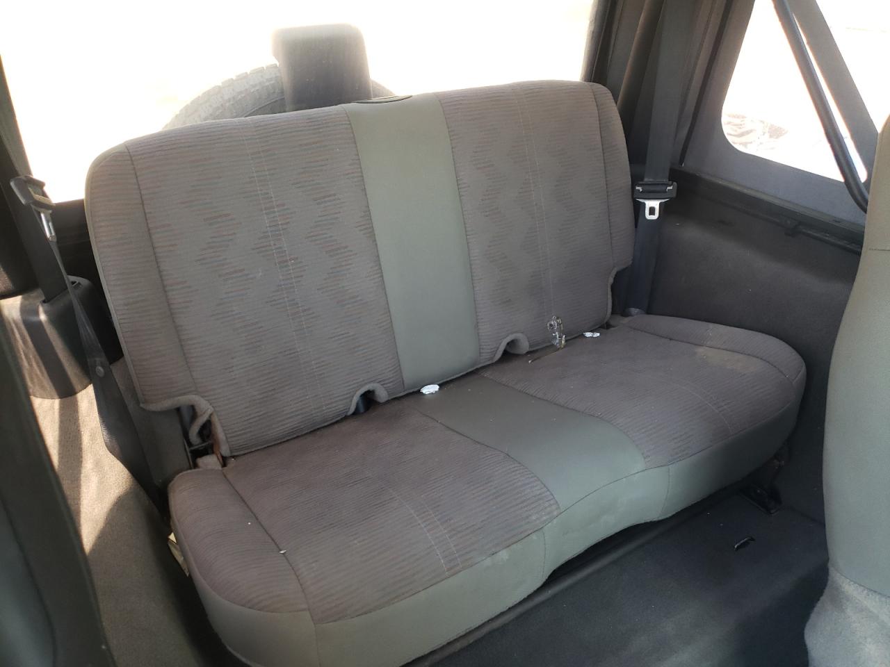 Photo 17 from auction – 2004 JEEP WRANGLER X with VIN 1J4FA39SX4P777662