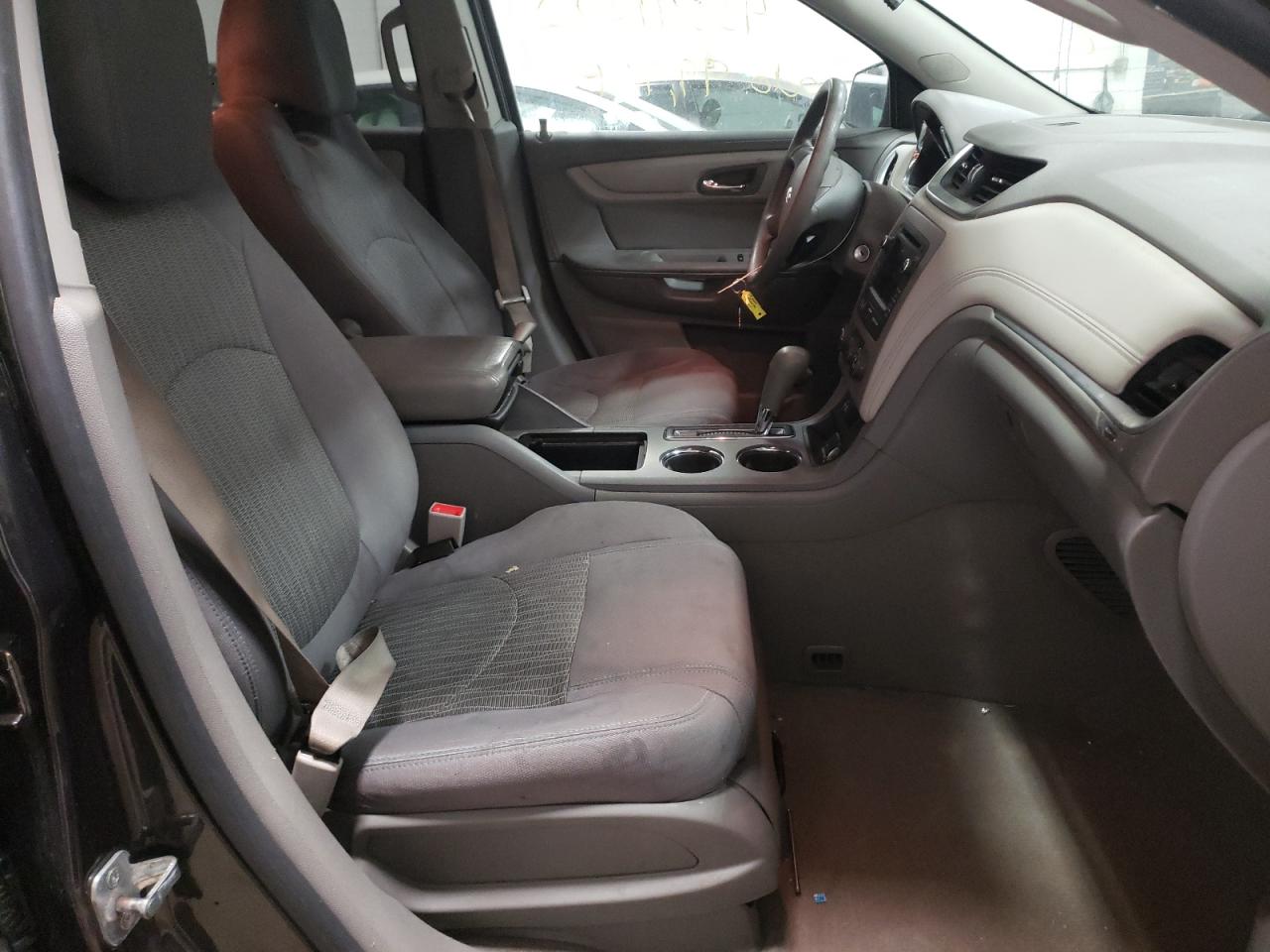 Photo 5 from auction – 2017 CHEVROLET TRAVERSE L with VIN 1GNKRFED0HJ174130