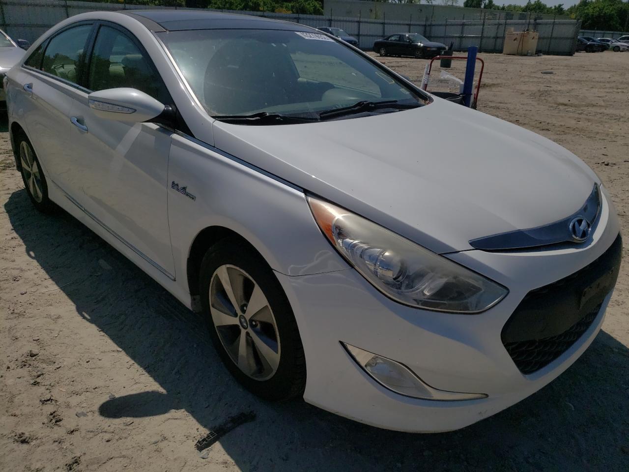 HYUNDAI SONATA HYB 2011 with VIN KMHEC4A44BA018371 - Photo from auction