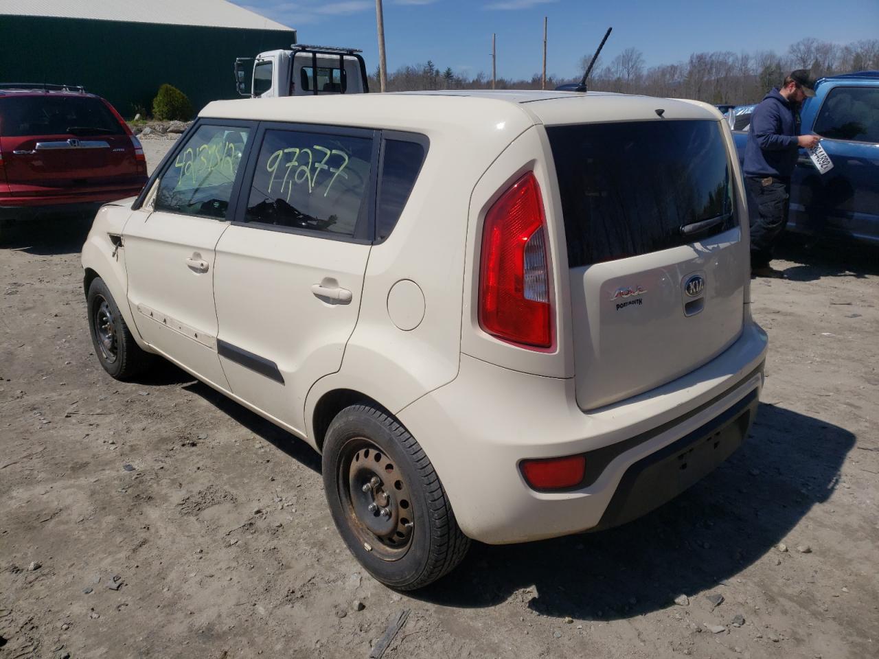 Photo 3 from auction – 2013 KIA SOUL with VIN KNDJT2A53D7533233