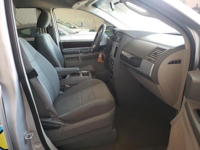 Photo 5 from auction – 2010 CHRYSLER TOWN & COU with VIN 2A4RR5D16AR170149