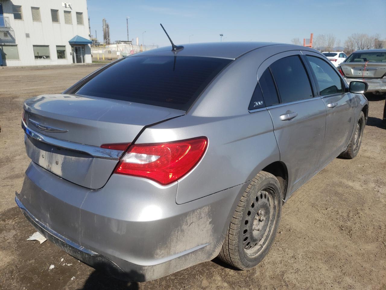 Foto 4 de la subasta – 2013 CHRYSLER 200 LX con VIN 1C3CCBAB7DN696840