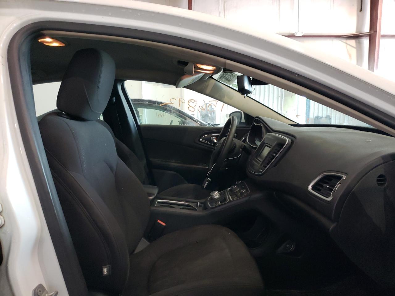 Photo 5 from auction – 2015 CHRYSLER 200 LIMITE with VIN 1C3CCCAB4FN577362