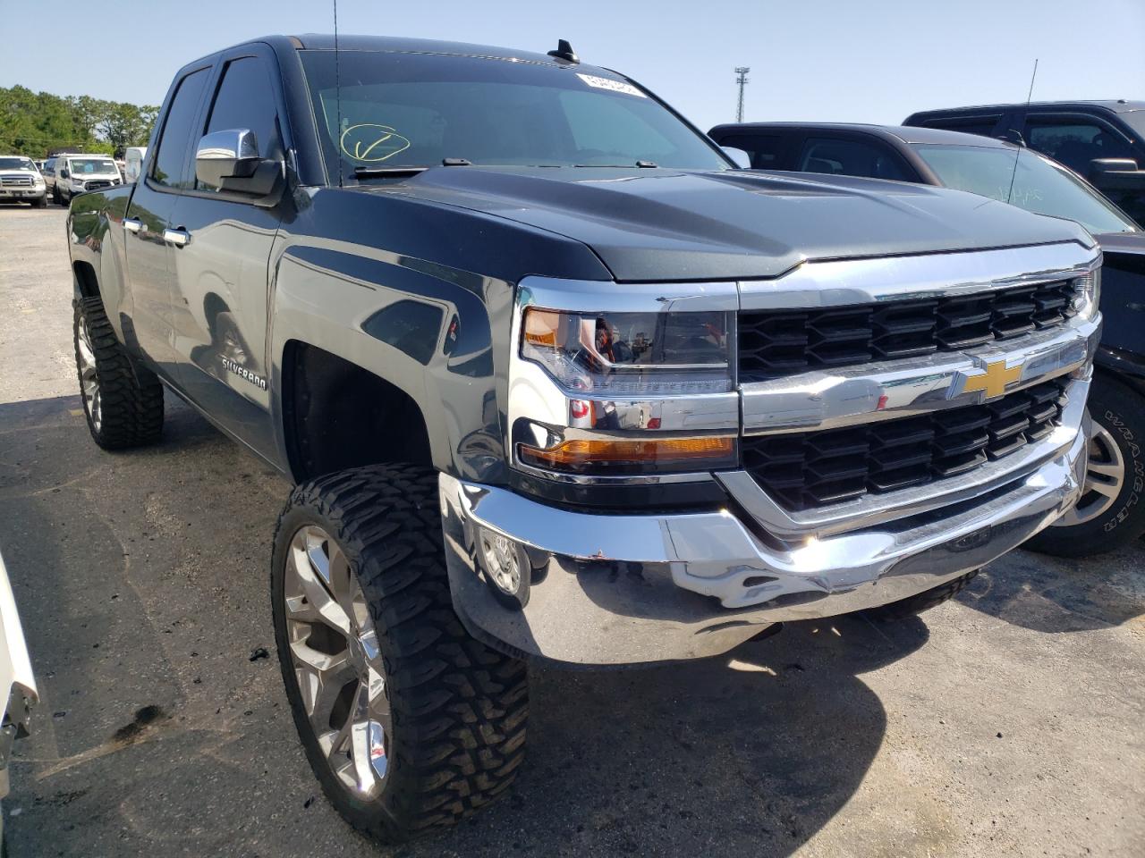 CHEVROLET SILVERADO 2017 with VIN 1GCRCNEC3HZ337283 - Photo from auction