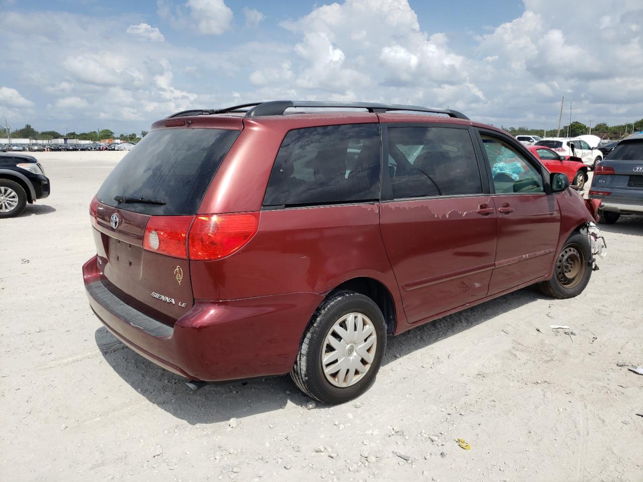 Photo 4 from auction – 2010 TOYOTA SIENNA CE with VIN 5TDKK4CC2AS318023