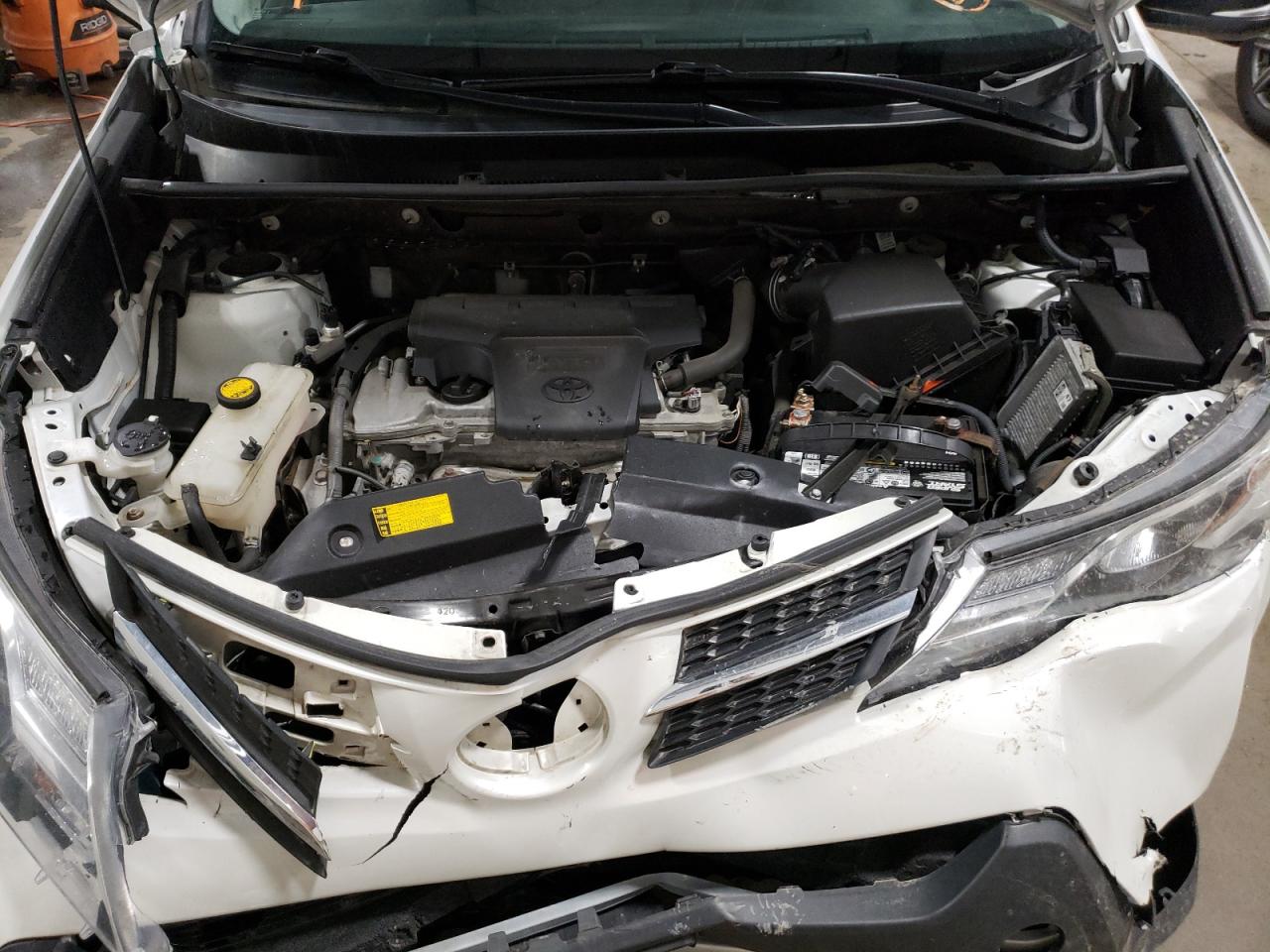 Photo 7 from auction – 2015 TOYOTA RAV4 LIMIT with VIN 2T3DFREV4FW344914