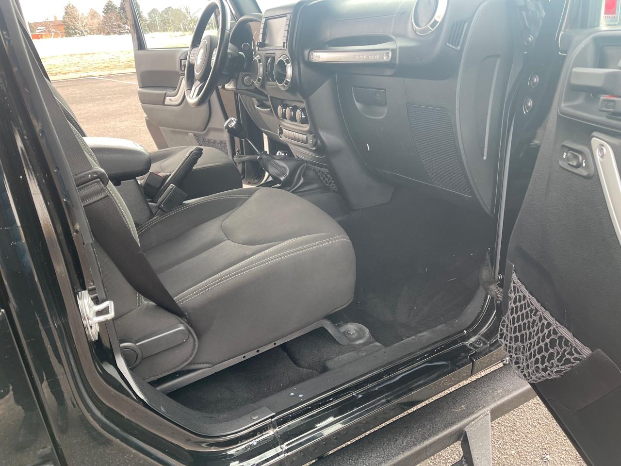 Zdjęcie 5 z aukcji – 2016 JEEP WRANGLER U z VIN 1C4BJWFG6GL231698