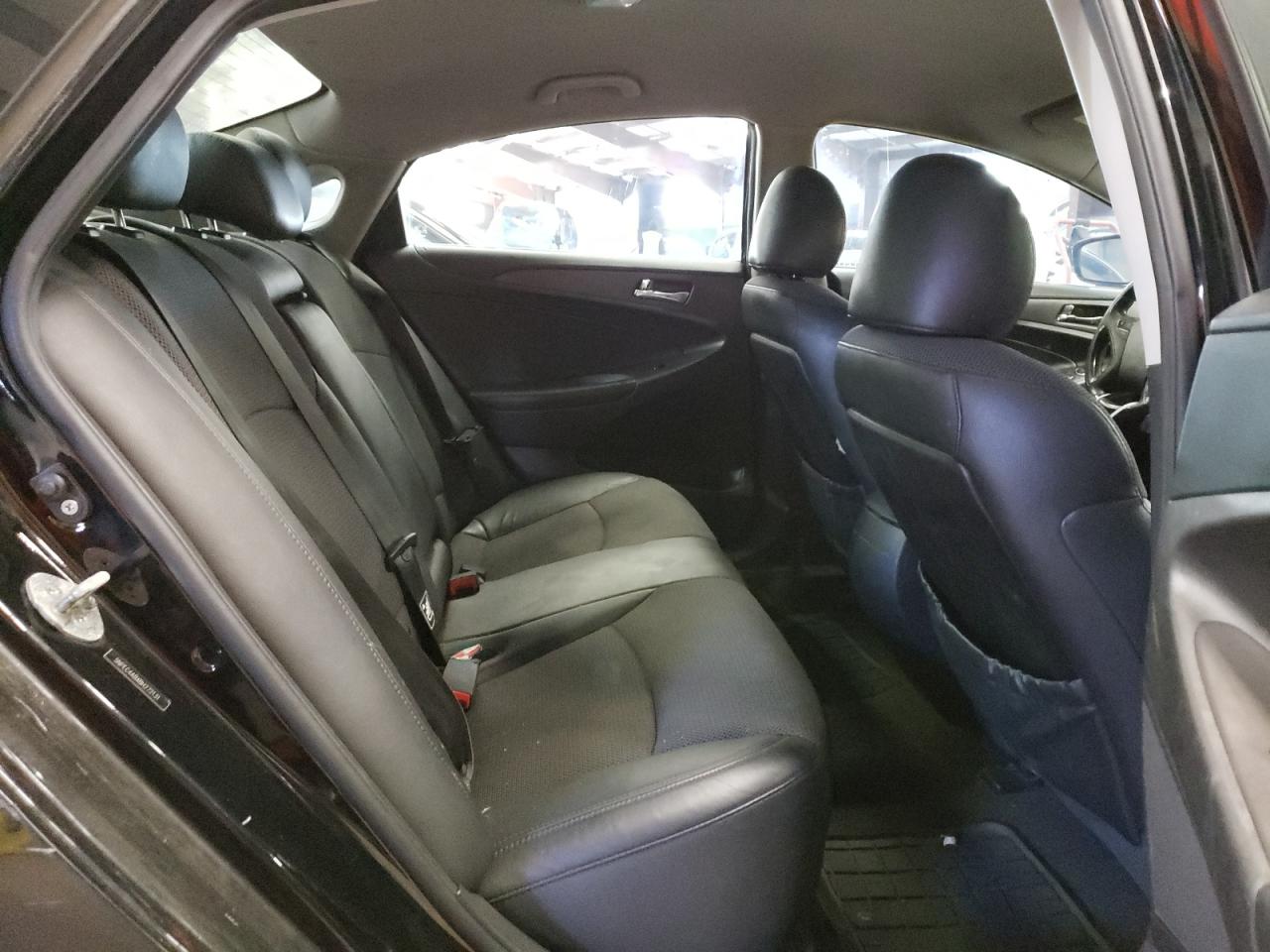 Photo 6 from auction – 2011 HYUNDAI SONATA SE with VIN 5NPEC4ABXBH272131