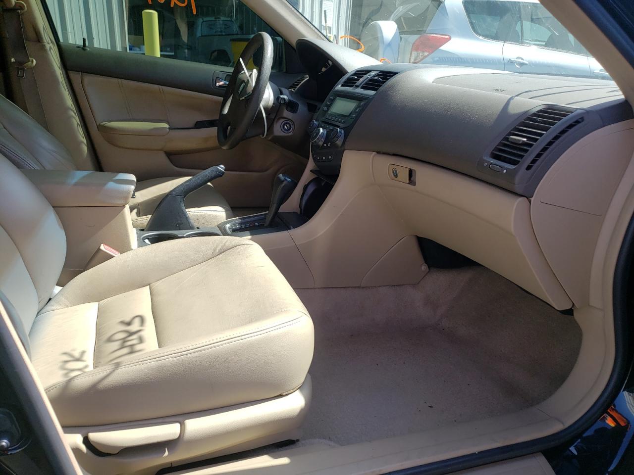 Photo 5 from auction – 2004 HONDA ACCORD LX with VIN JHMCM56314C033799