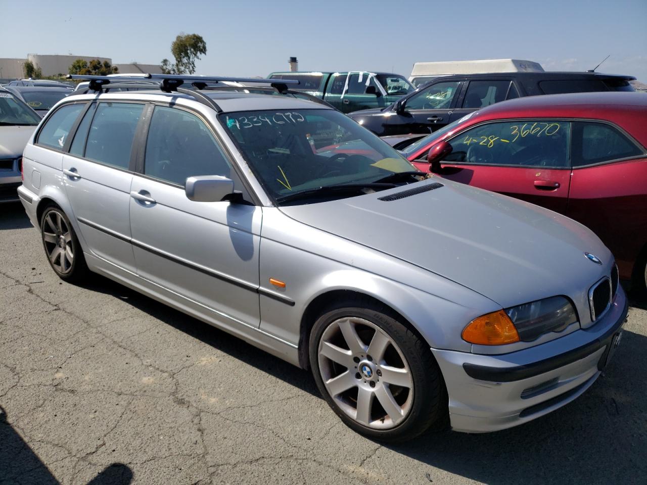 BMW 323 IT 2000 with VIN WBAAR3346YJM01534 - Photo from auction