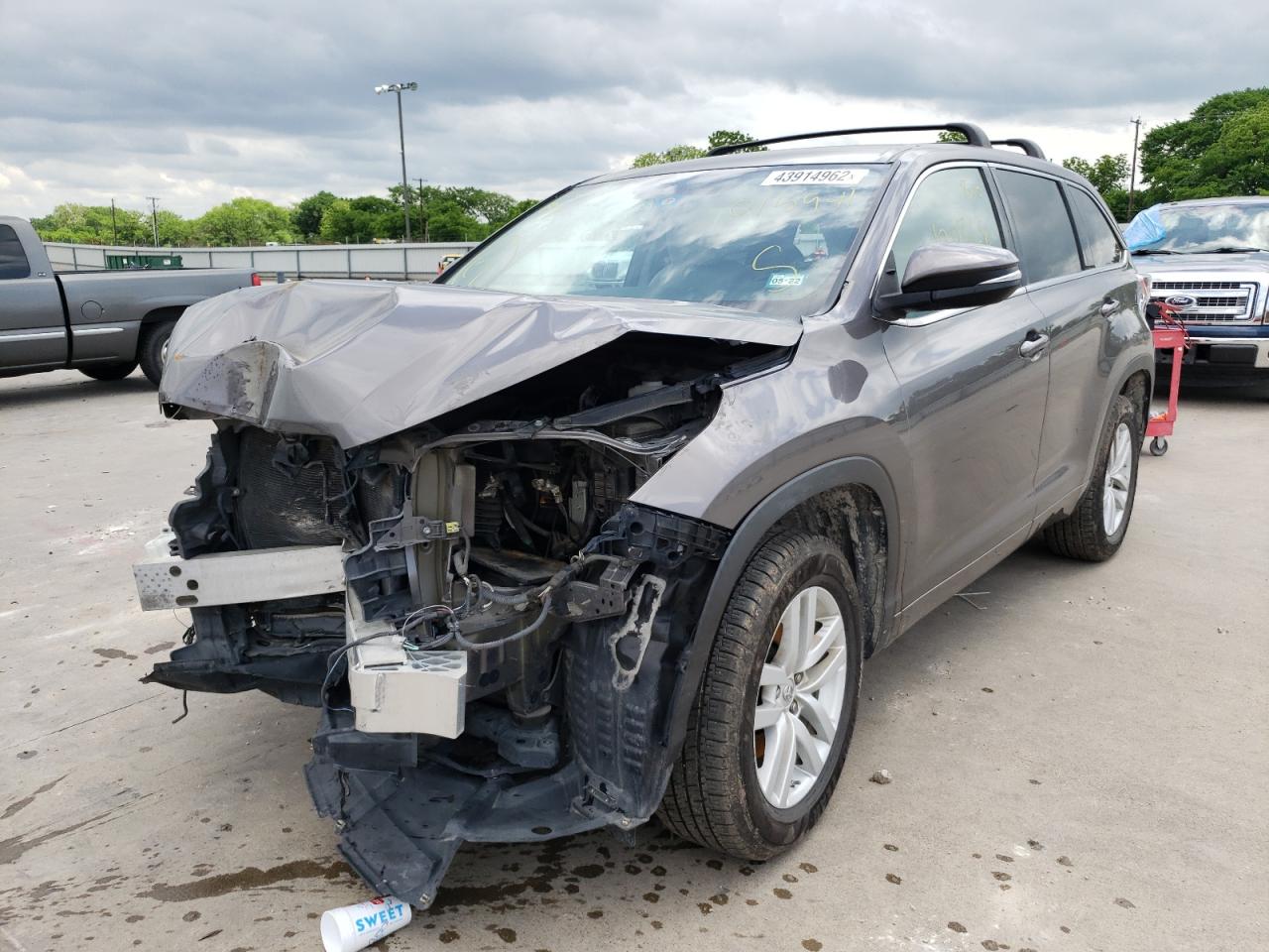 Photo 2 from auction – 2014 TOYOTA HIGHLANDER with VIN 5TDZKRFH3ES015941