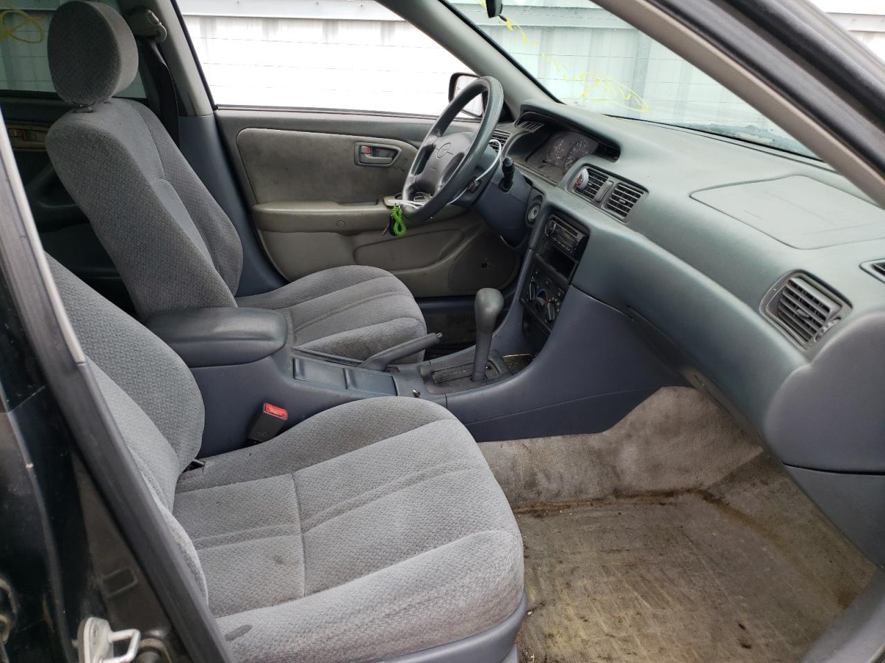 Photo 5 from auction – 2000 TOYOTA CAMRY LE with VIN 4T1BF28K8YU942841