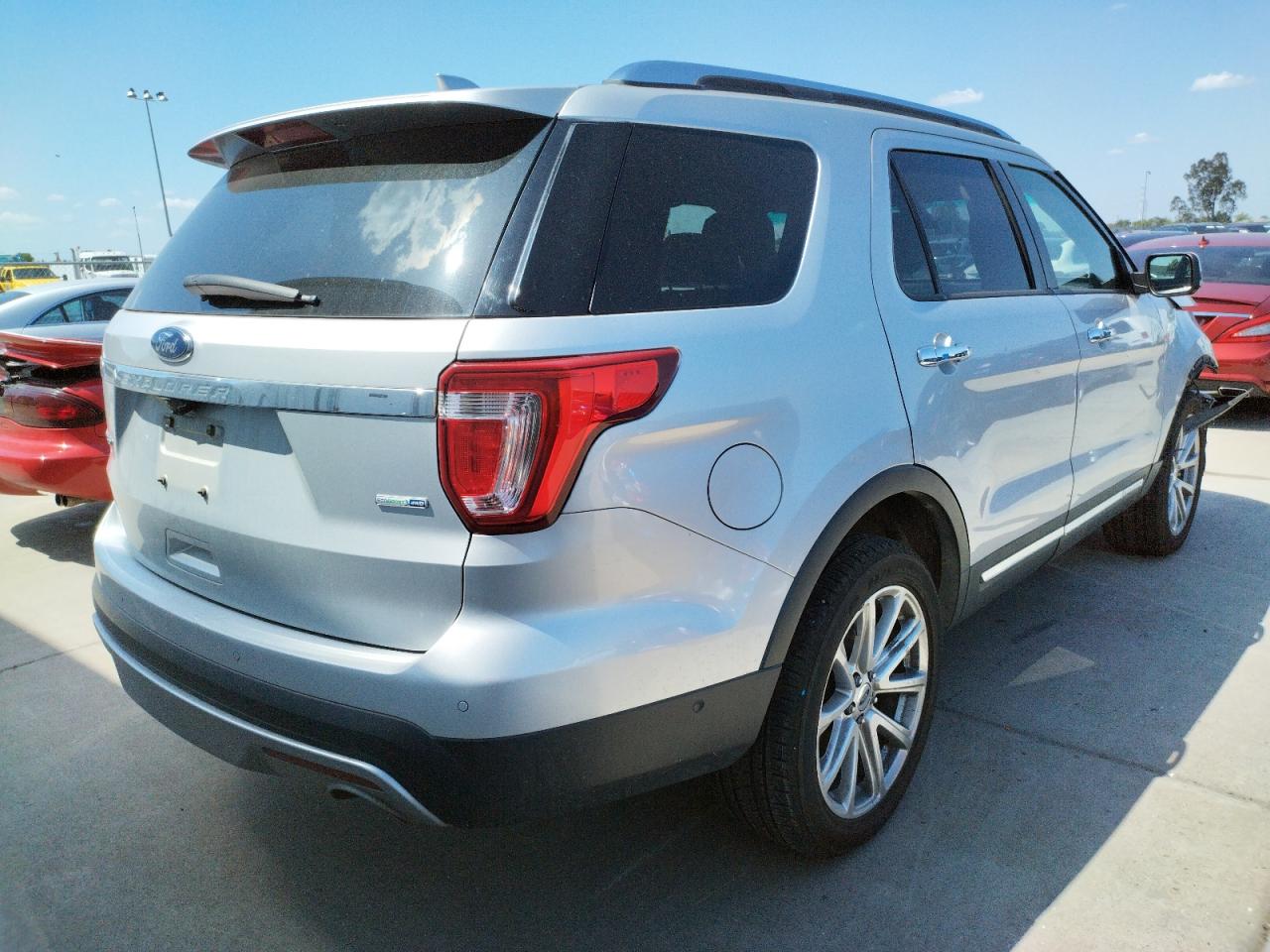 Photo 4 from auction – 2017 FORD EXPLORER L with VIN 1FM5K8FH7HGB34336