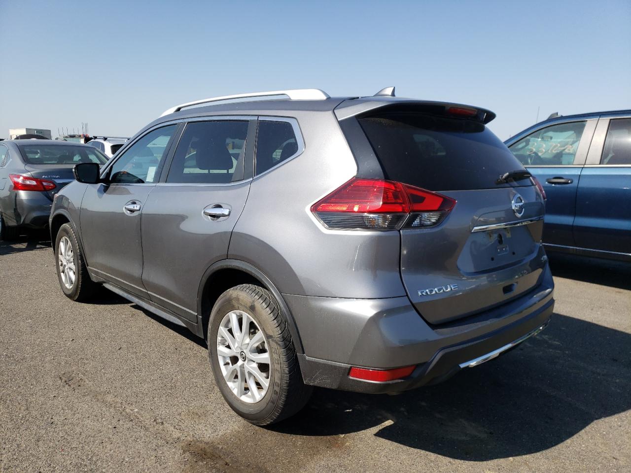 Photo 3 from auction – 2017 NISSAN ROGUE S with VIN KNMAT2MV3HP509841