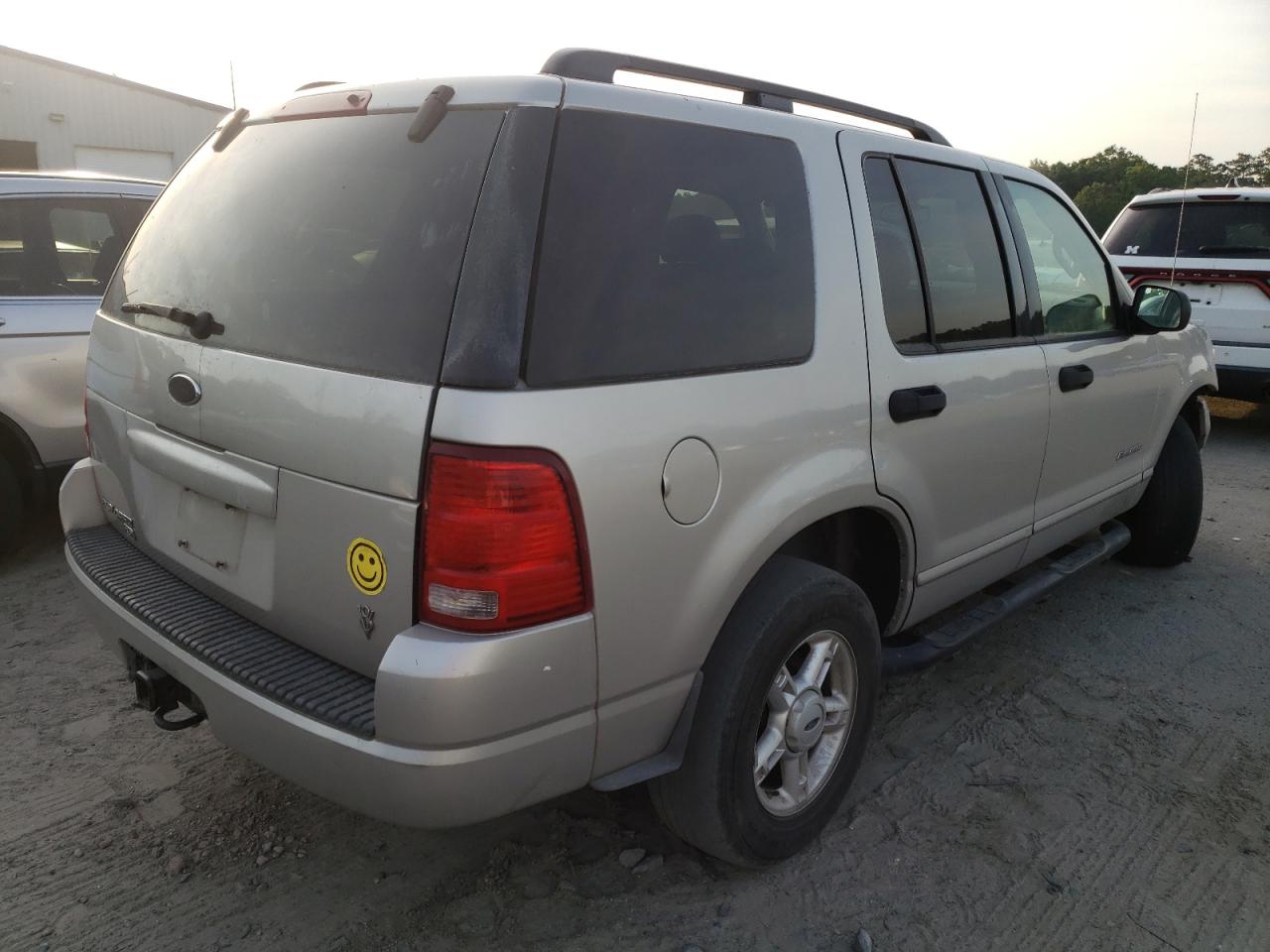 Photo 4 from auction – 2004 FORD EXPLORER X with VIN 1FMZU63W74UB87536