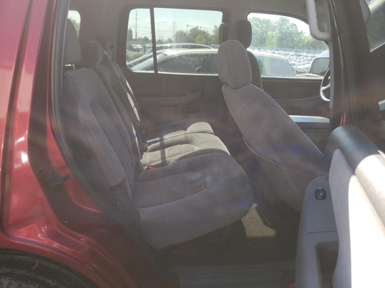 Photo 6 from auction – 2005 FORD EXPLORER X with VIN 1FMZU73K65UB96166