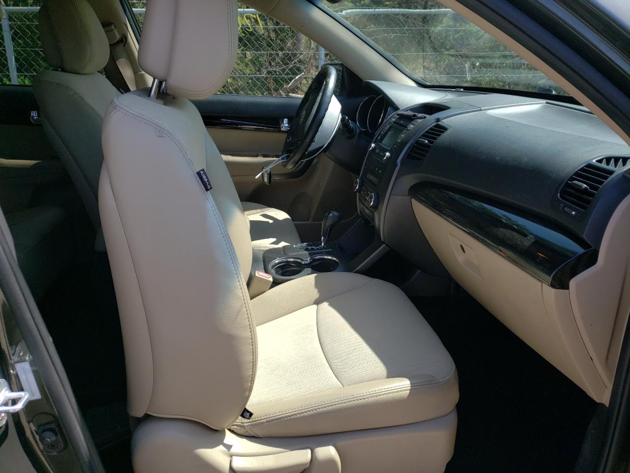 Photo 5 from auction – 2012 KIA SORENTO EX with VIN 5XYKU3A69CG264298
