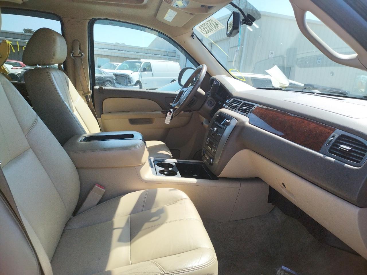 Photo 5 from auction – 2011 GMC YUKON XL K with VIN 1GKS2KE34BR282972